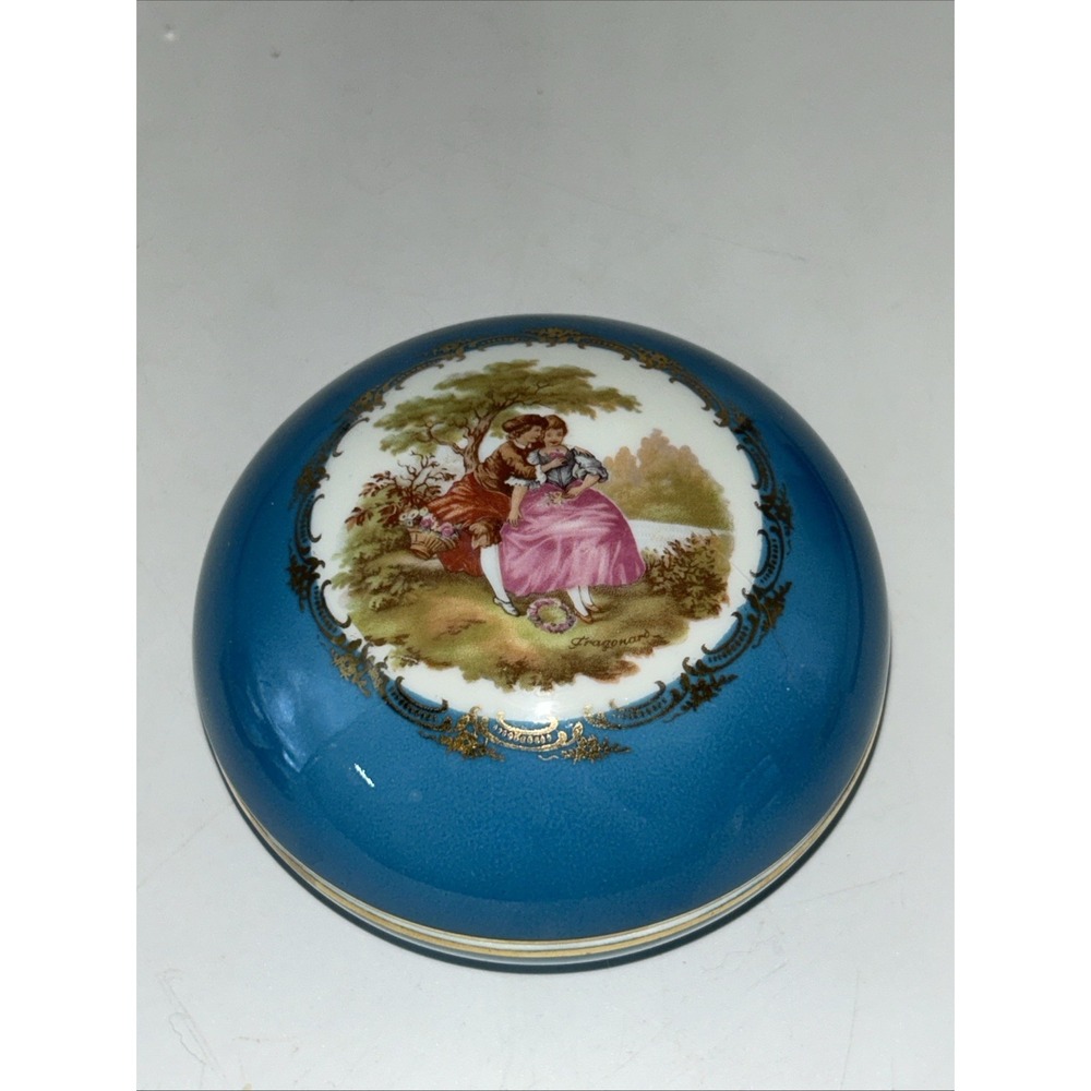 VTG Limoges Courting Couple Scene Blue & Gold Accent Porcelain Trinket Box - Picture 1 of 10